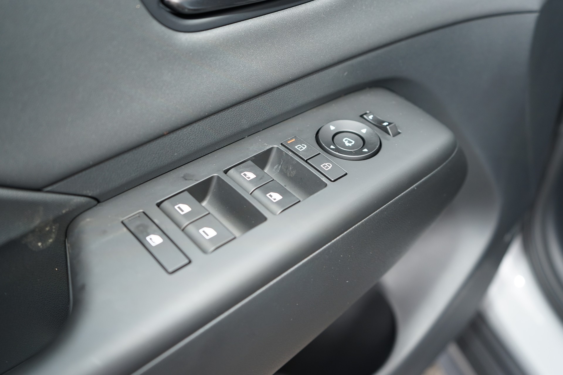HYUNDAI Kona 1.6 GDi HEV N Line DCT-image-12