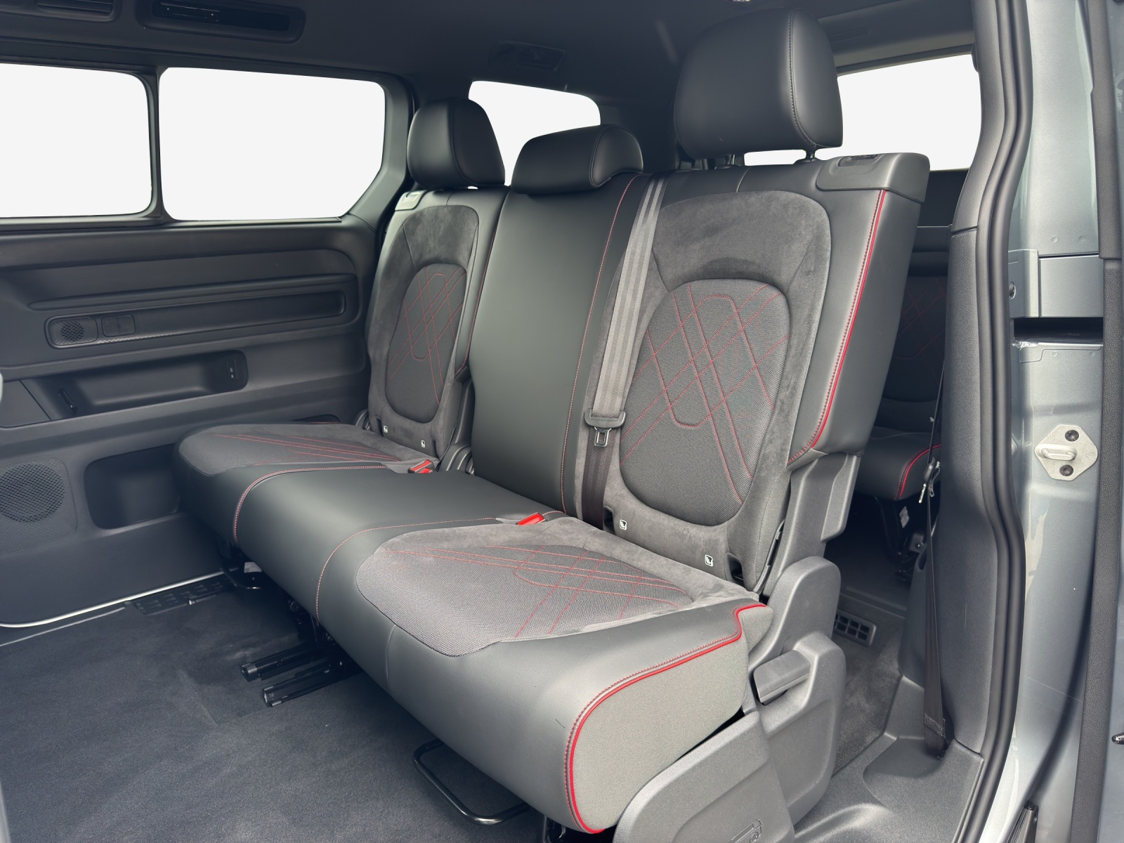 VW ID.Buzz LWB GTX 4 Motion-image-11