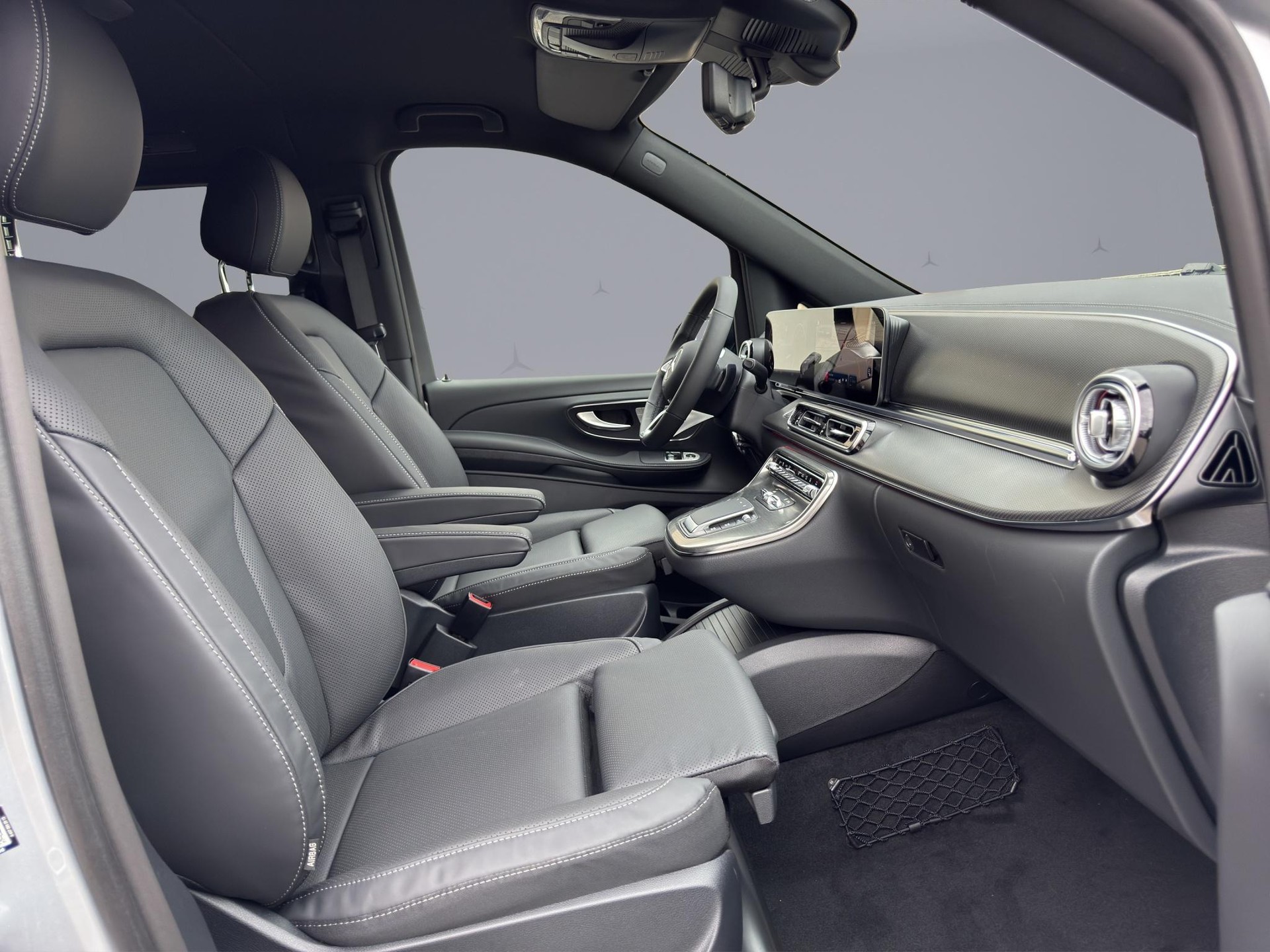 MERCEDES-BENZ V 300 d Swiss Ed. lang 4matic Van-image-17