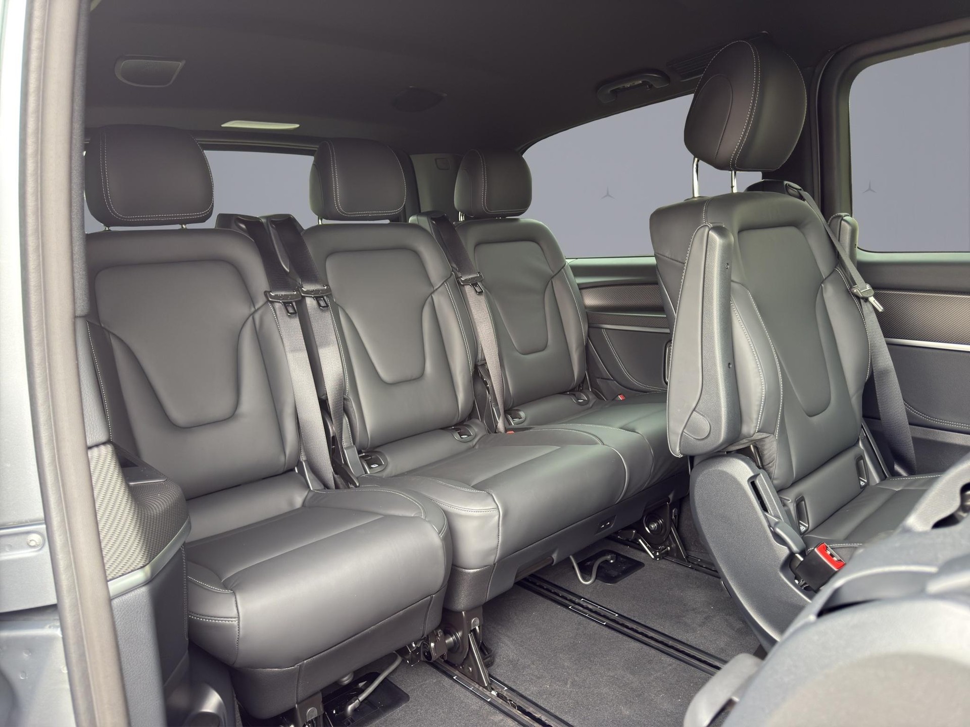 MERCEDES-BENZ V 300 d Swiss Ed. lang 4matic Van-image-18