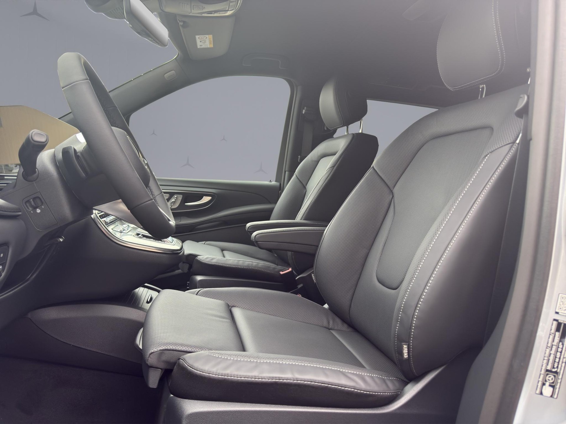 MERCEDES-BENZ V 300 d Swiss Ed. lang 4matic Van-image-10