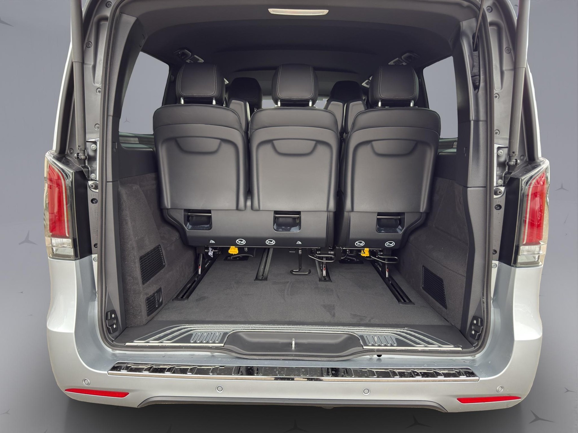 MERCEDES-BENZ V 300 d Swiss Ed. lang 4matic Van-image-19