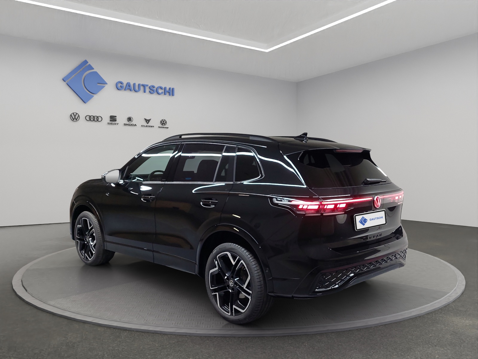 VW Tiguan 2.0 TDI SCR R-Line 4Motion DSG-image-2