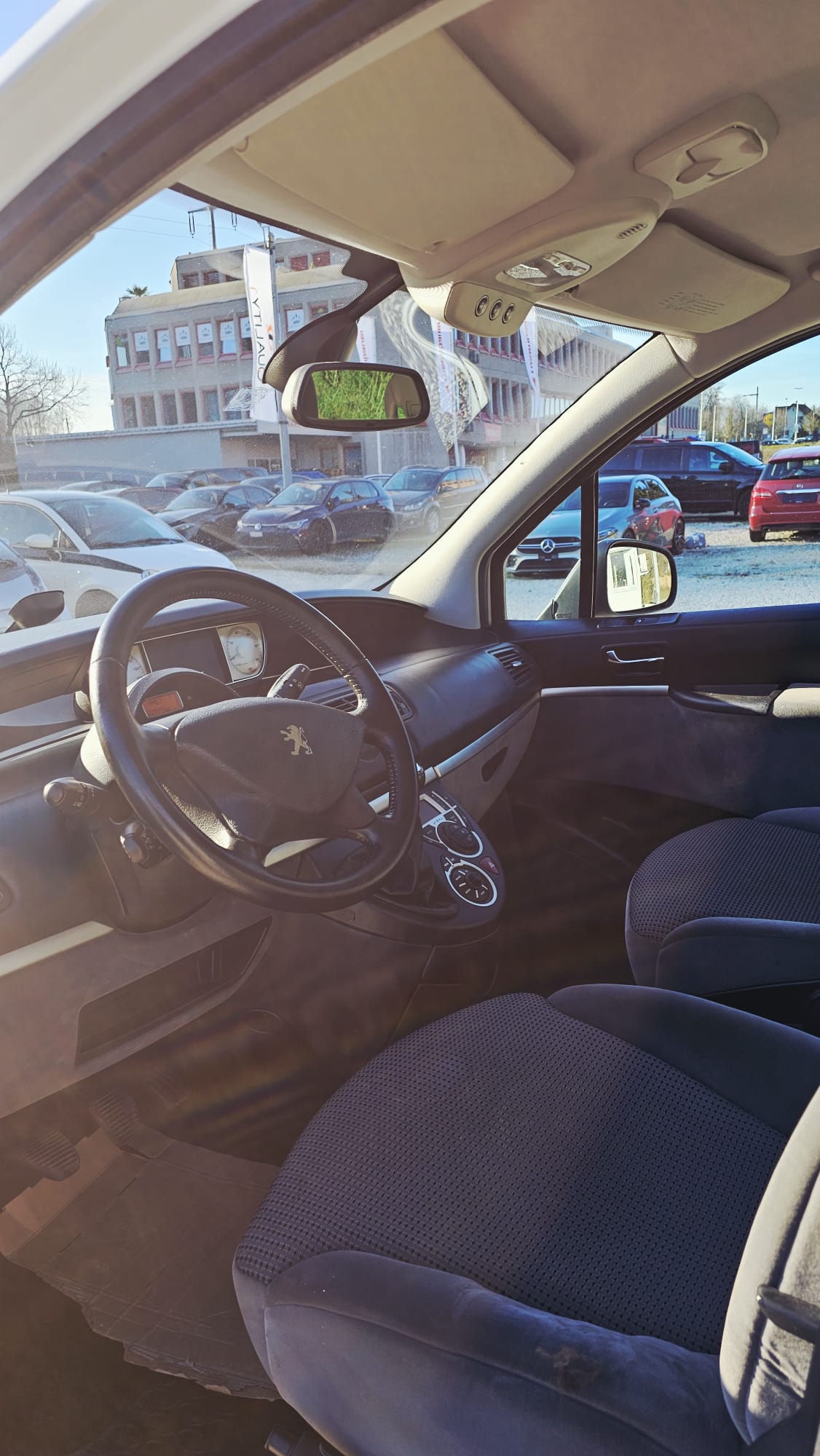 PEUGEOT 807 2.0 16V HDi Active-image-4