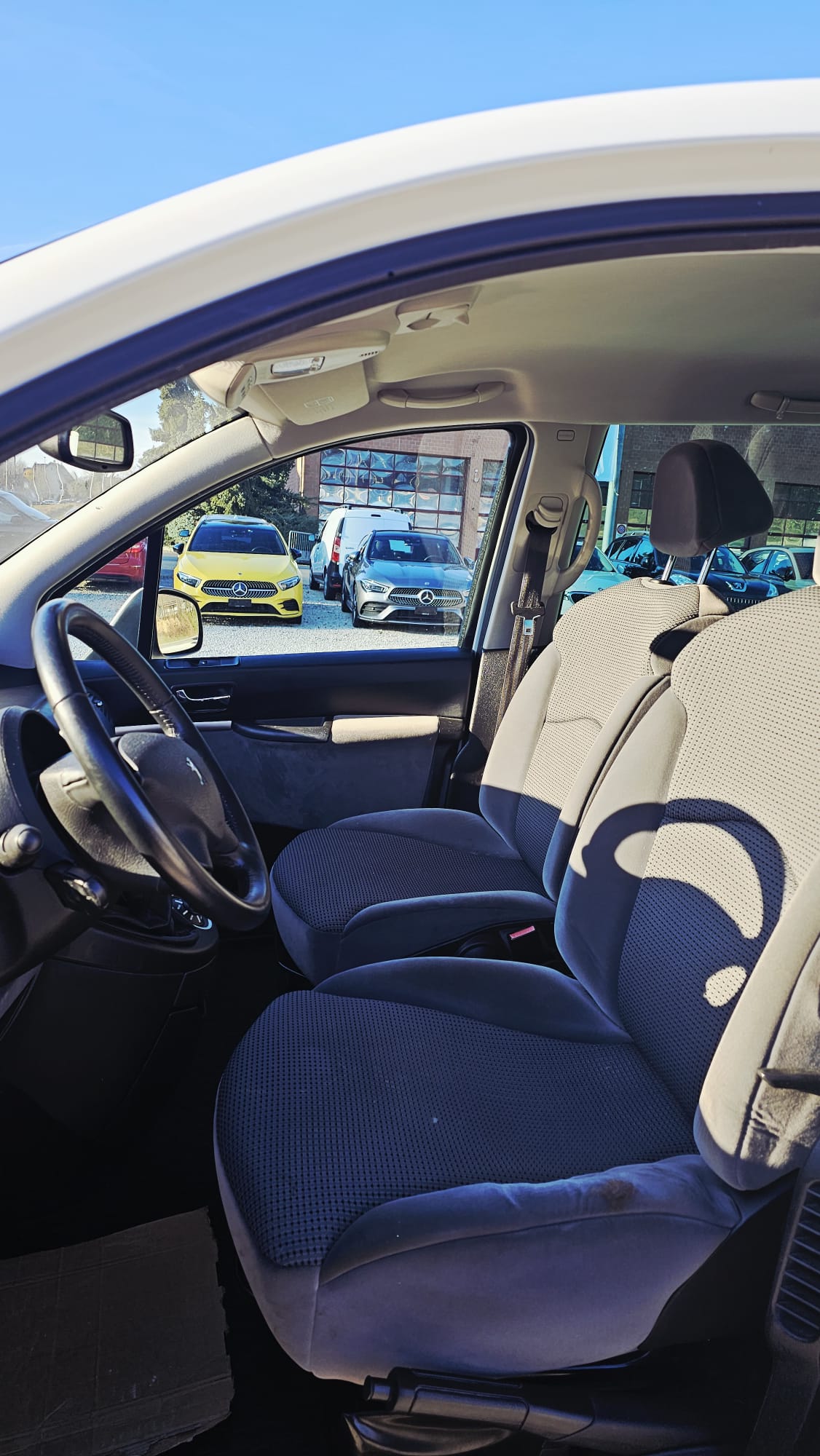 PEUGEOT 807 2.0 16V HDi Active-image-5