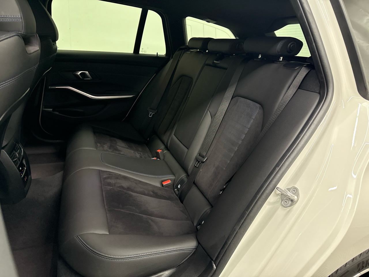 BMW M340i xDrive 48V Touring Steptronic-image-9