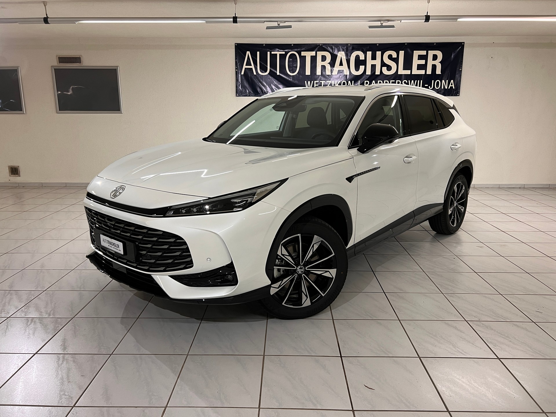 MG HS 1.5 T HEV Luxury-image-0