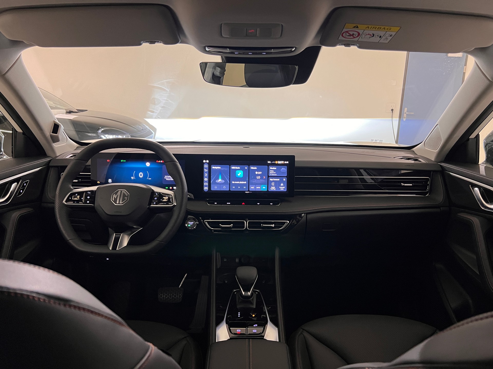 MG HS 1.5 T HEV Luxury-image-11