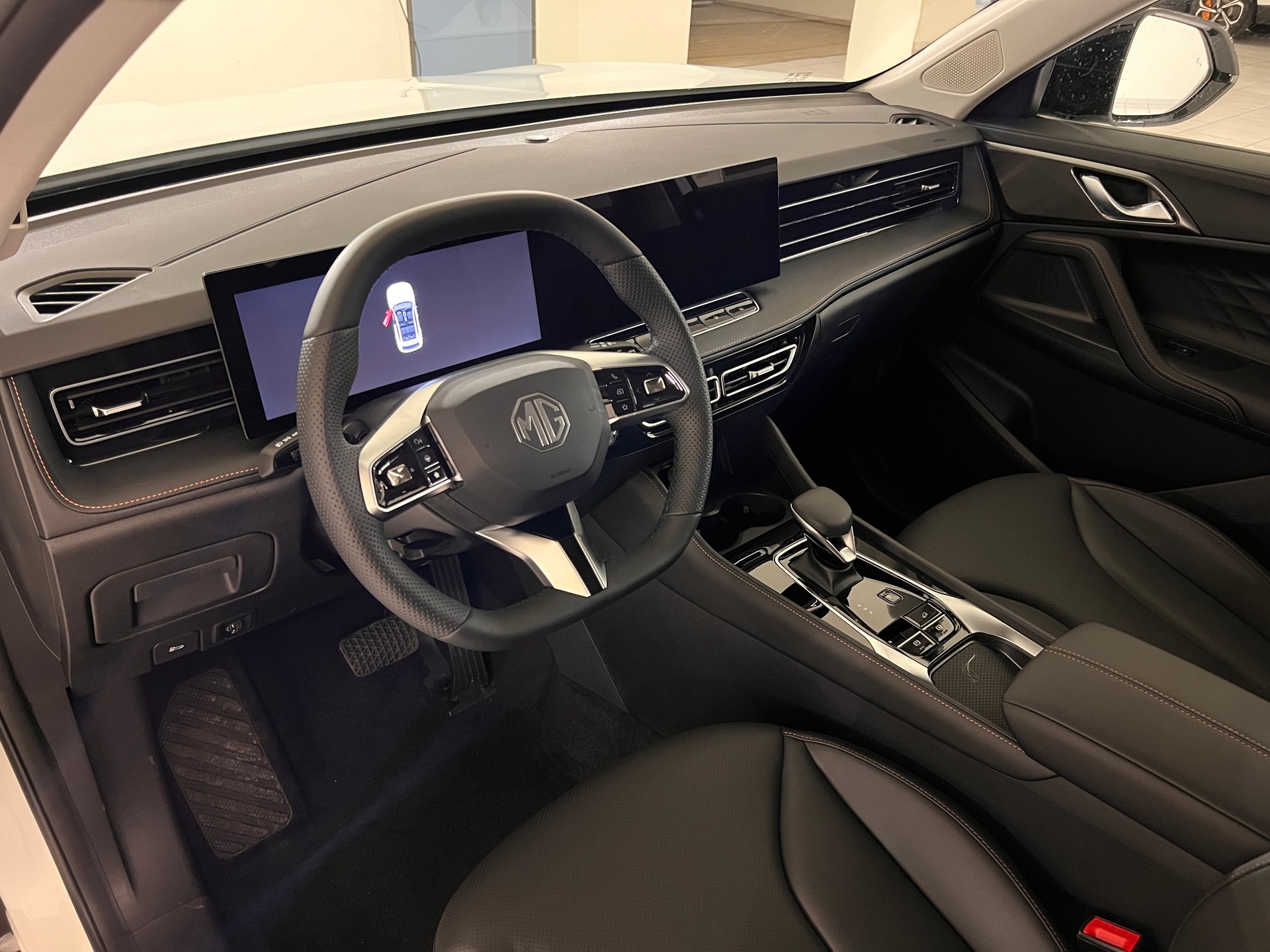 MG HS 1.5 T HEV Luxury-image-9