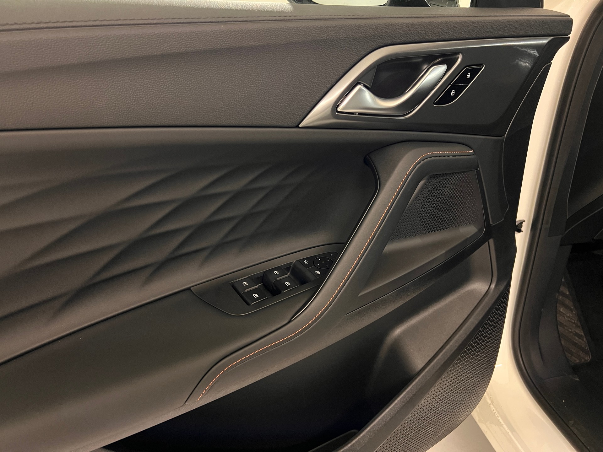 MG HS 1.5 T HEV Luxury-image-10