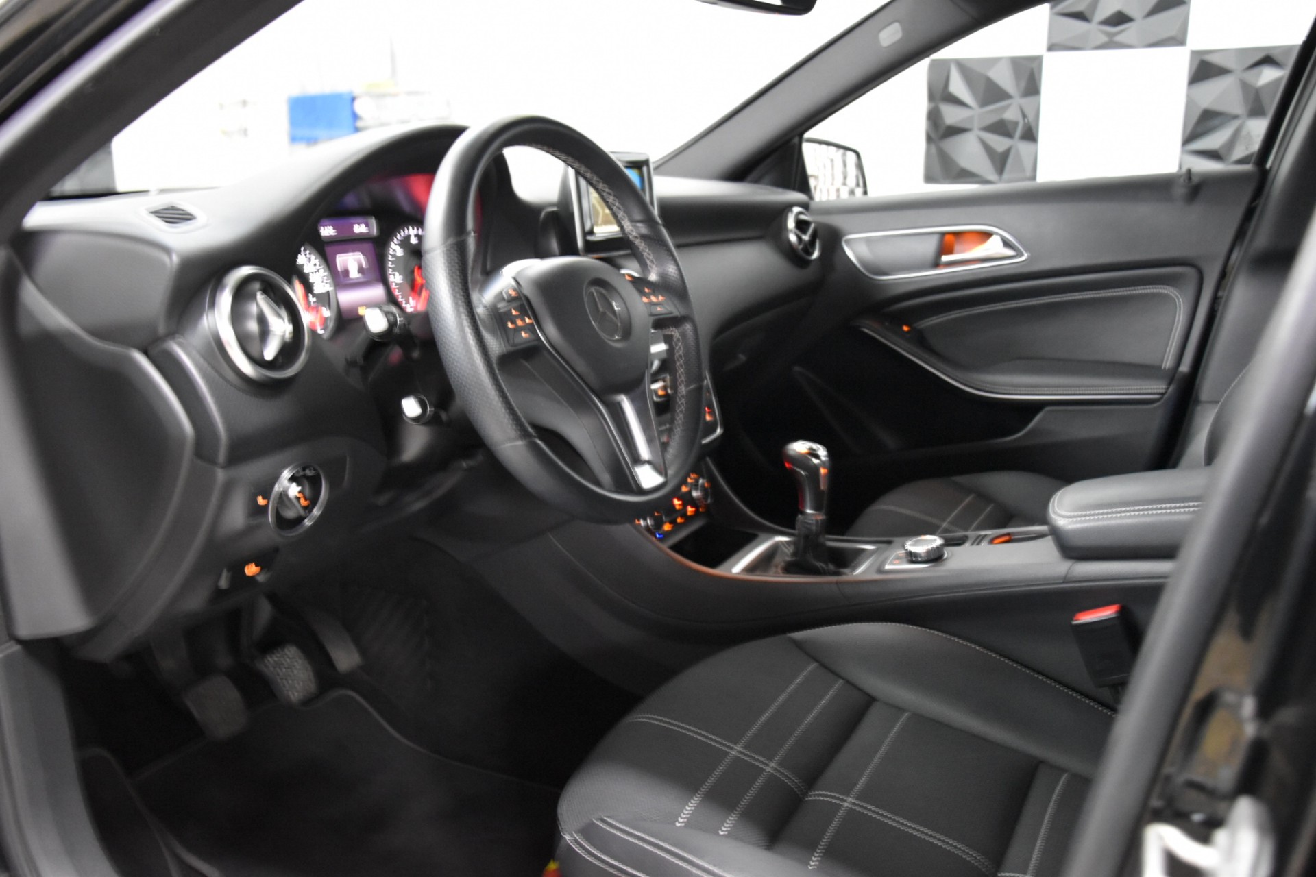 MERCEDES-BENZ A 200 CDI Urban-image-10