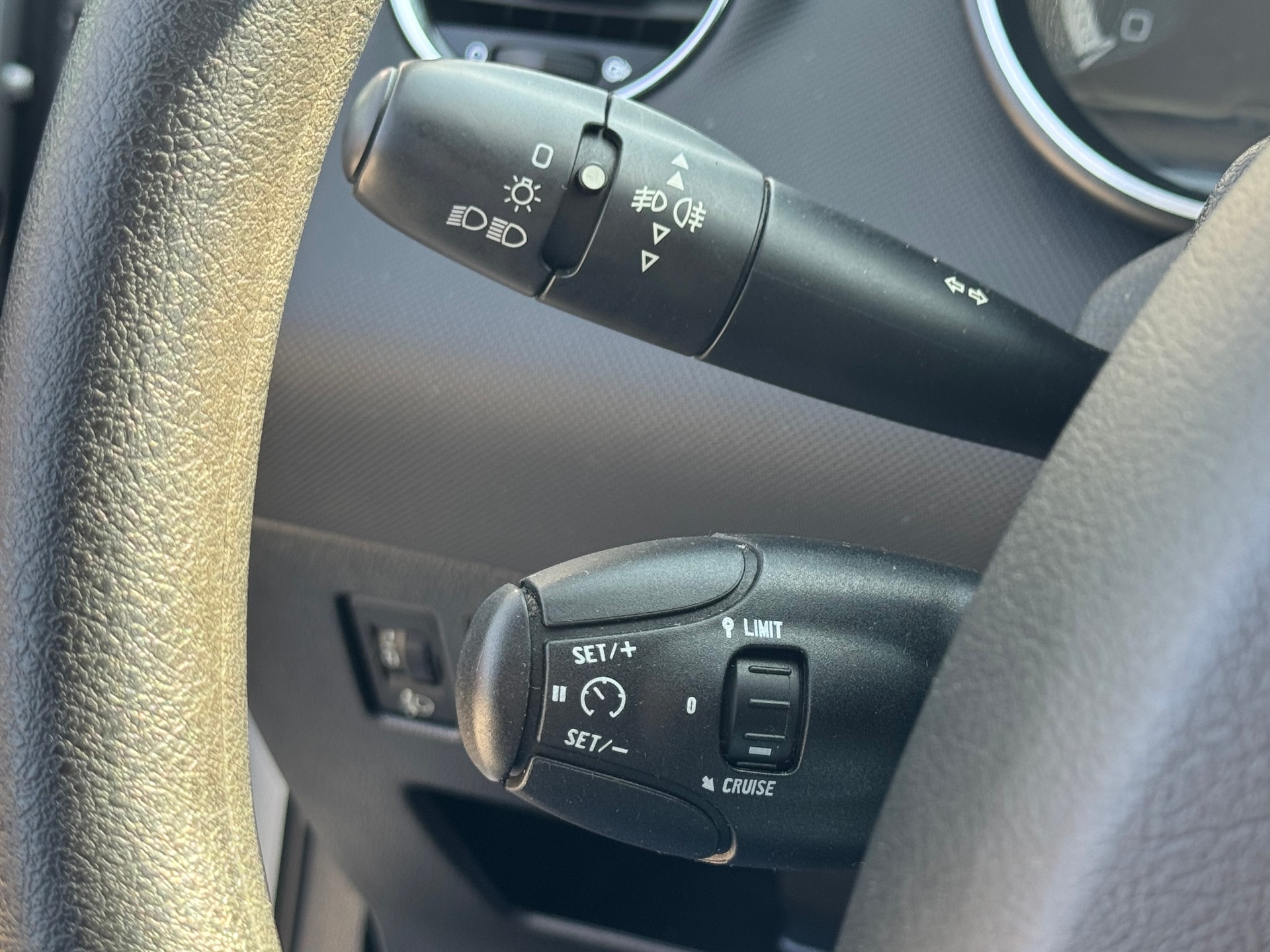 PEUGEOT 308 SW 1.6 HDI Access-image-12