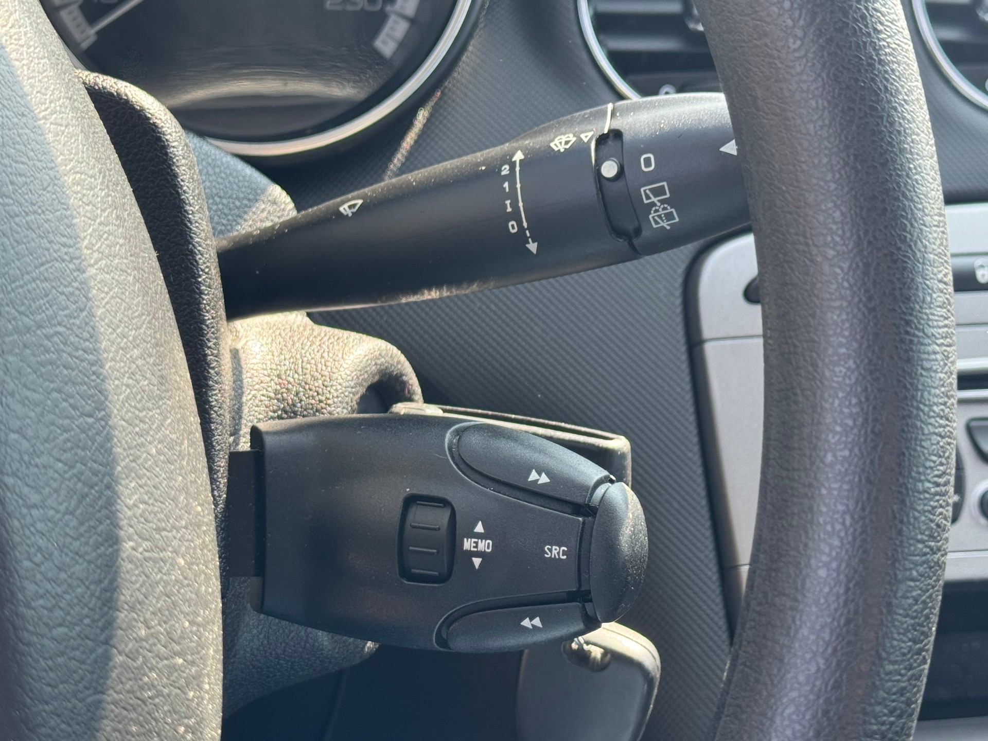 PEUGEOT 308 SW 1.6 HDI Access-image-11