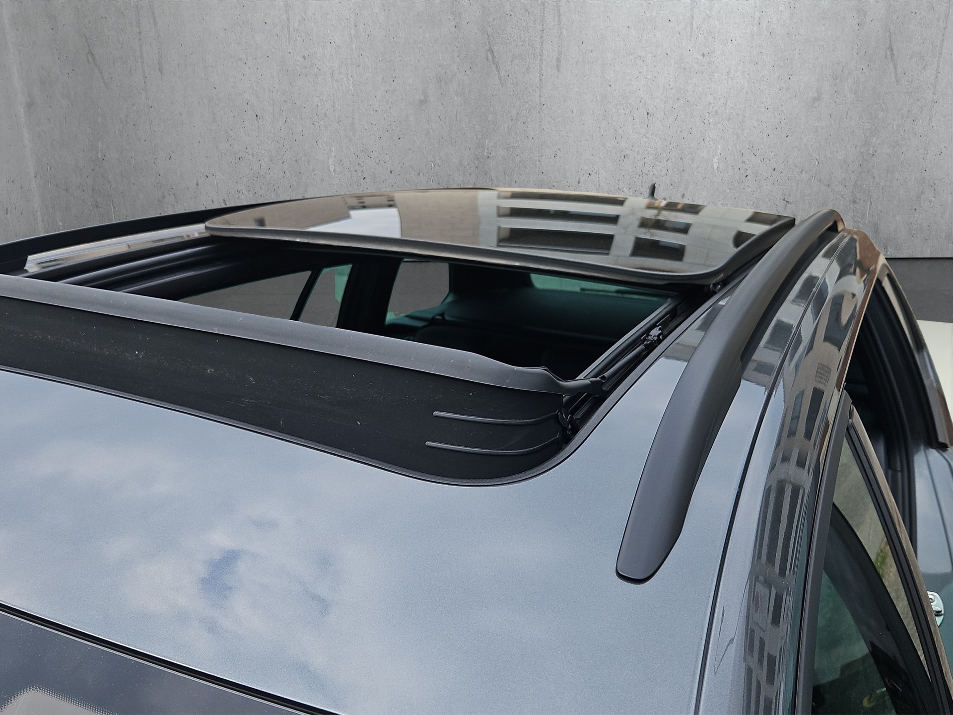 VW Golf Variant 2.0 TSI R 4Motion DSG-image-13