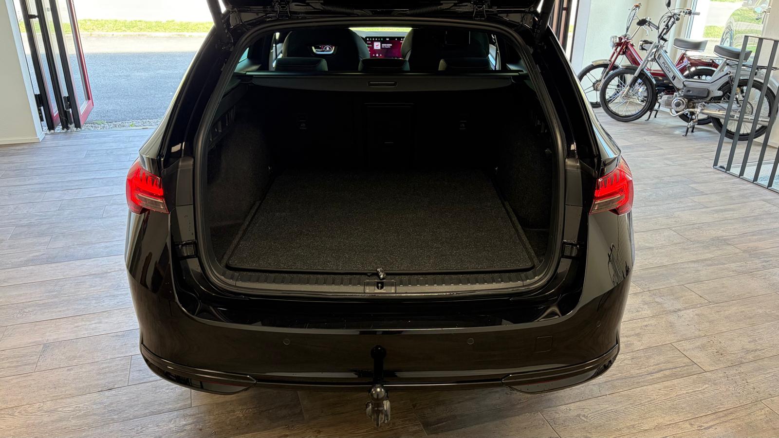 SKODA Octavia Combi 1.5 TSI SportLine DSG-image-15