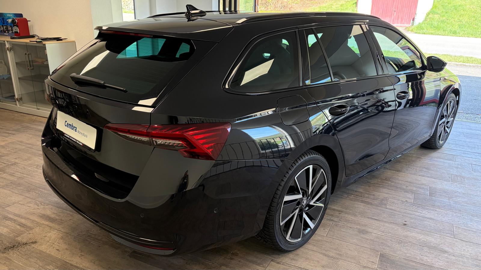 SKODA Octavia Combi 1.5 TSI SportLine DSG-image-3