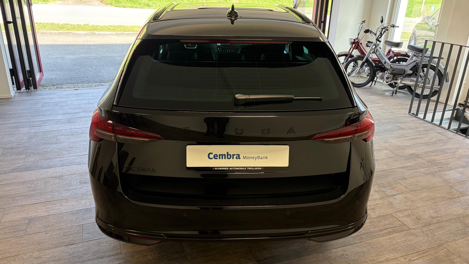 SKODA Octavia Combi 1.5 TSI SportLine DSG-image-2