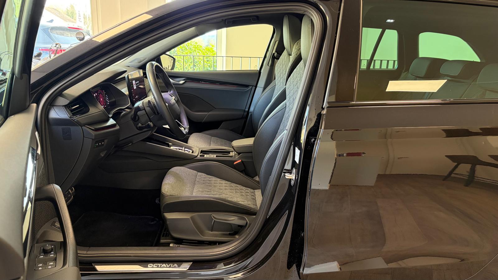 SKODA Octavia Combi 1.5 TSI SportLine DSG-image-8