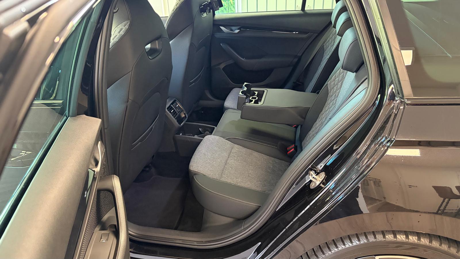 SKODA Octavia Combi 1.5 TSI SportLine DSG-image-5