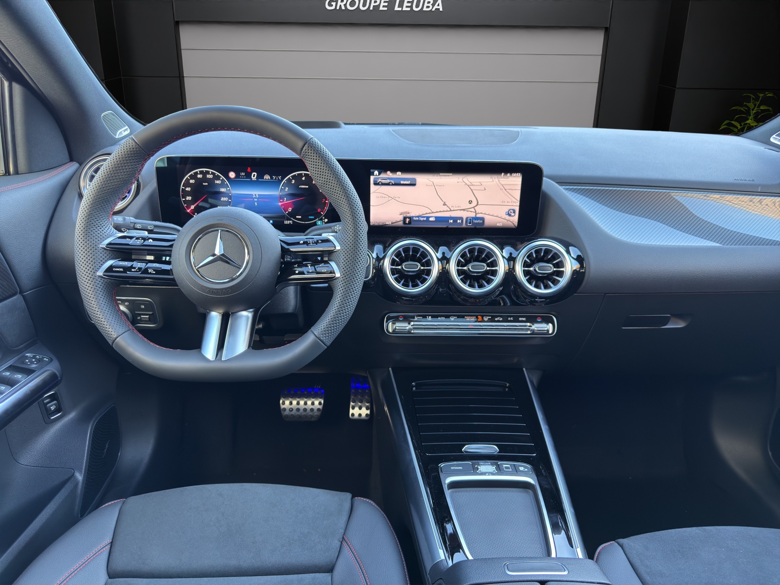 MERCEDES-BENZ GLA 200 7G-DCT-image-8