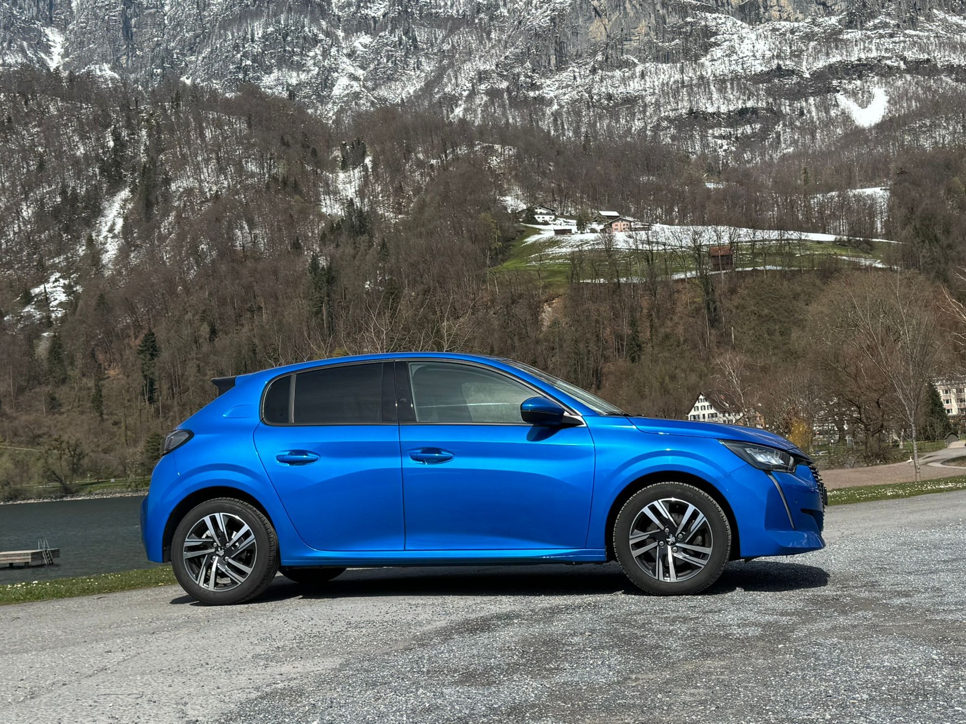 PEUGEOT 208 1.2 PureTech Allure EAT8-image-6