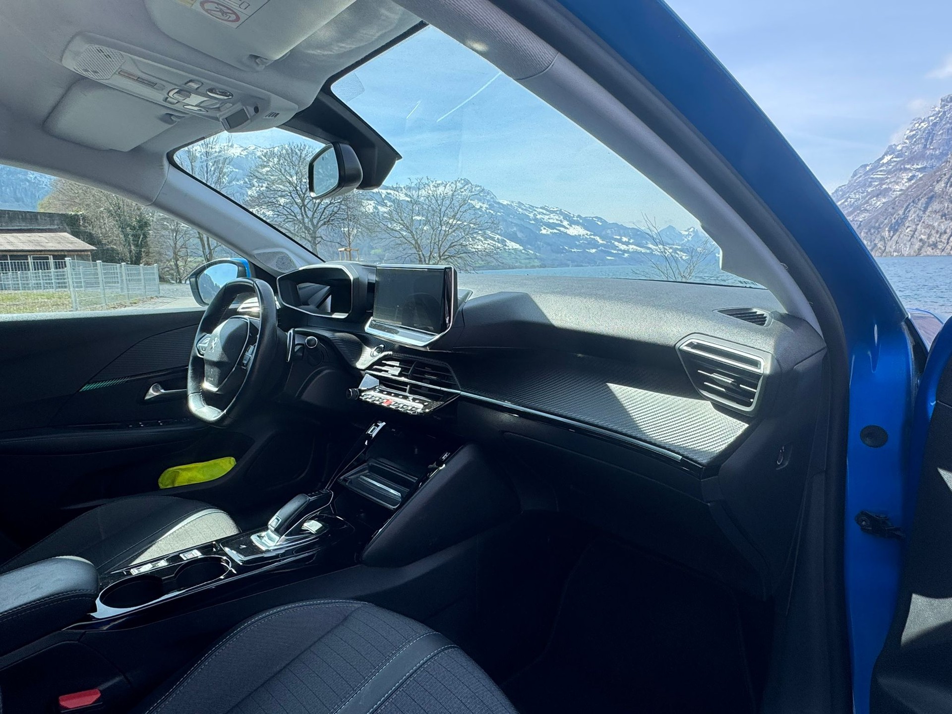 PEUGEOT 208 1.2 PureTech Allure EAT8-image-12
