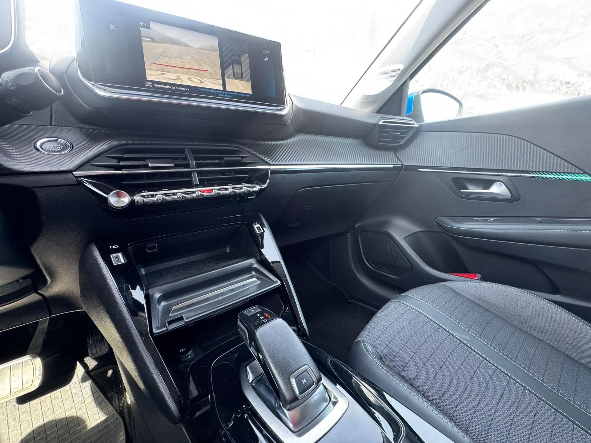PEUGEOT 208 1.2 PureTech Allure EAT8-image-18