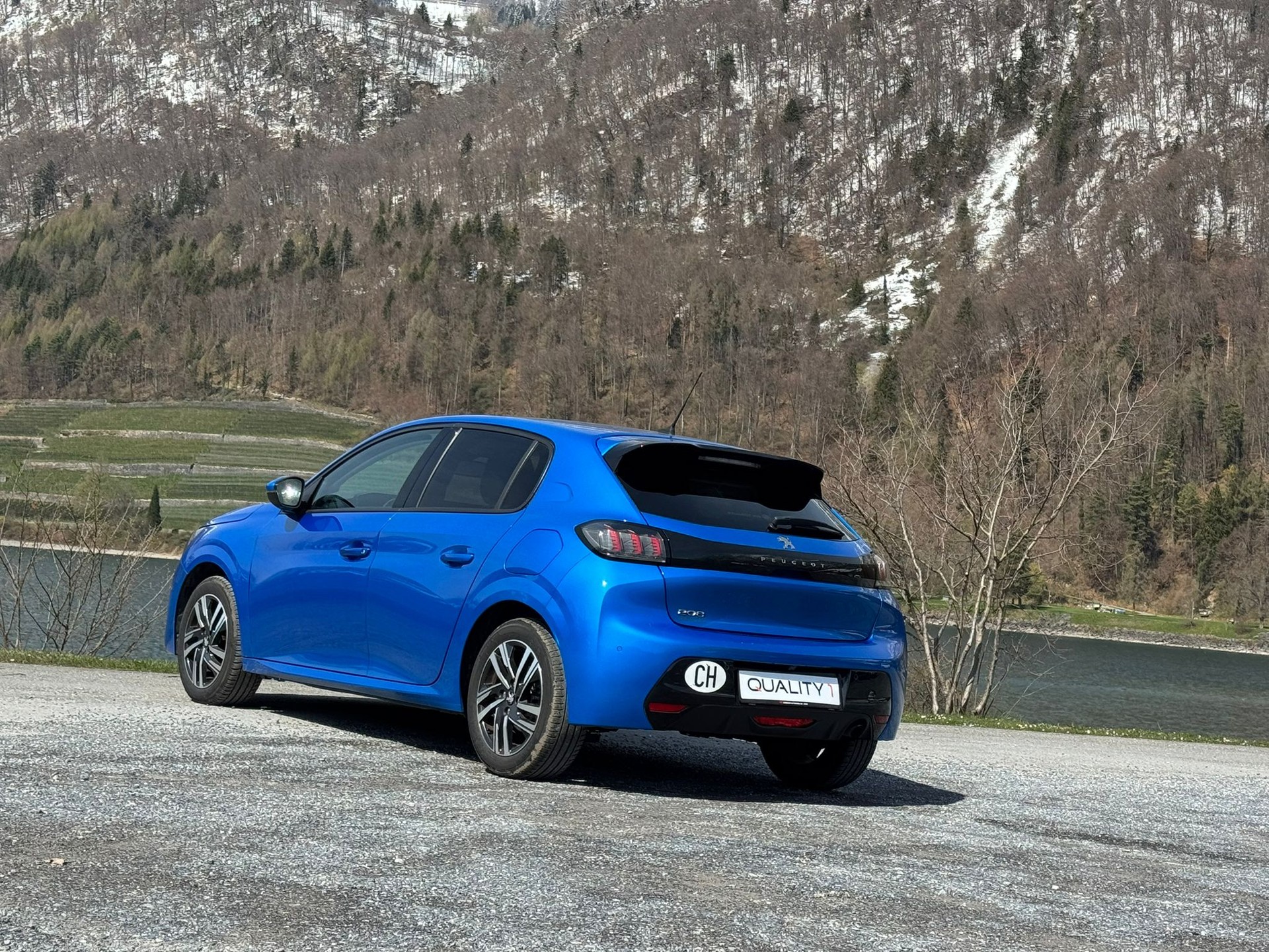 PEUGEOT 208 1.2 PureTech Allure EAT8-image-7