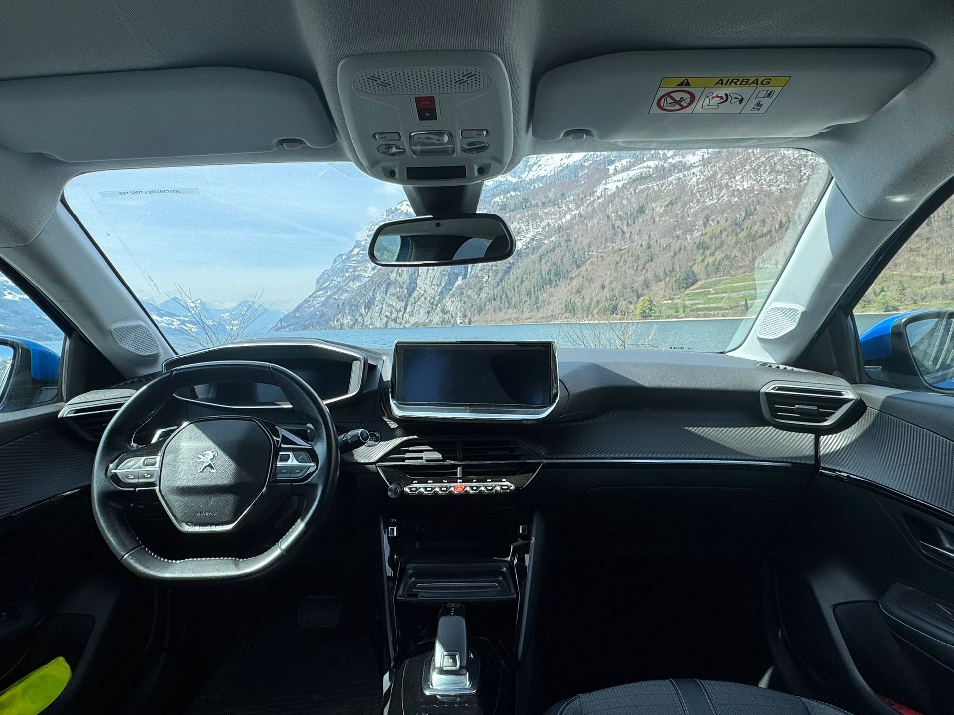 PEUGEOT 208 1.2 PureTech Allure EAT8-image-15