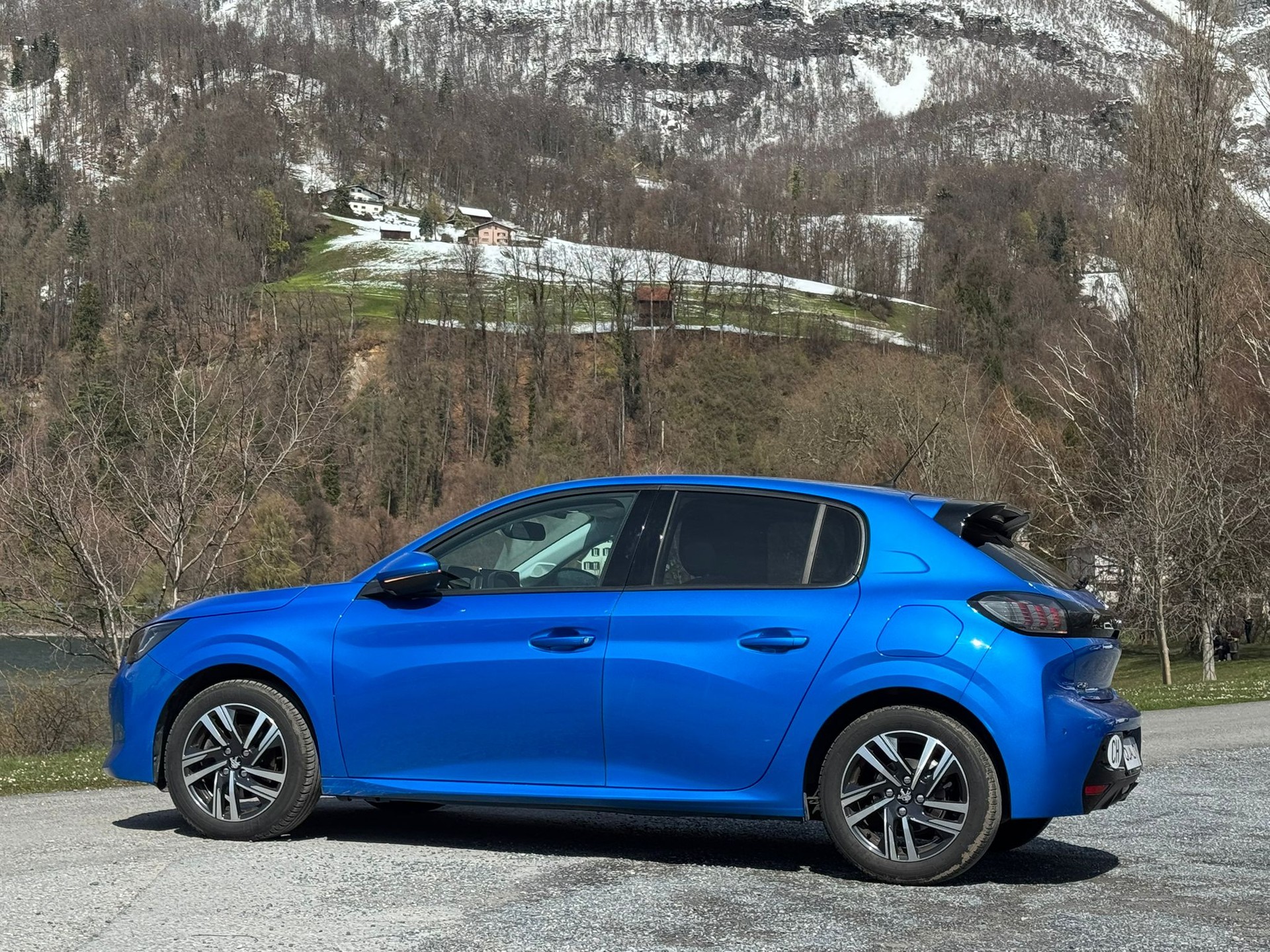 PEUGEOT 208 1.2 PureTech Allure EAT8-image-5
