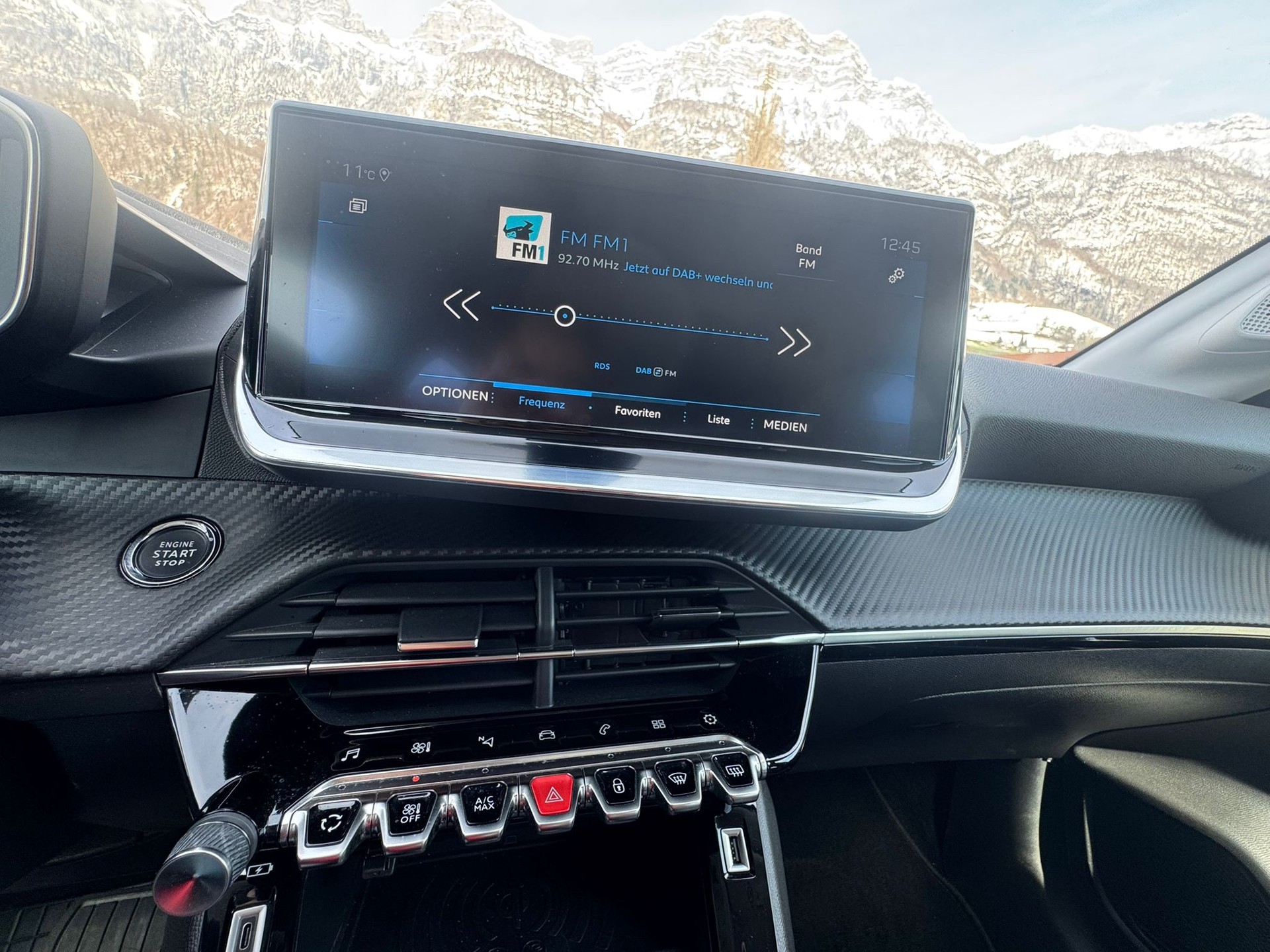 PEUGEOT 208 1.2 PureTech Allure EAT8-image-17