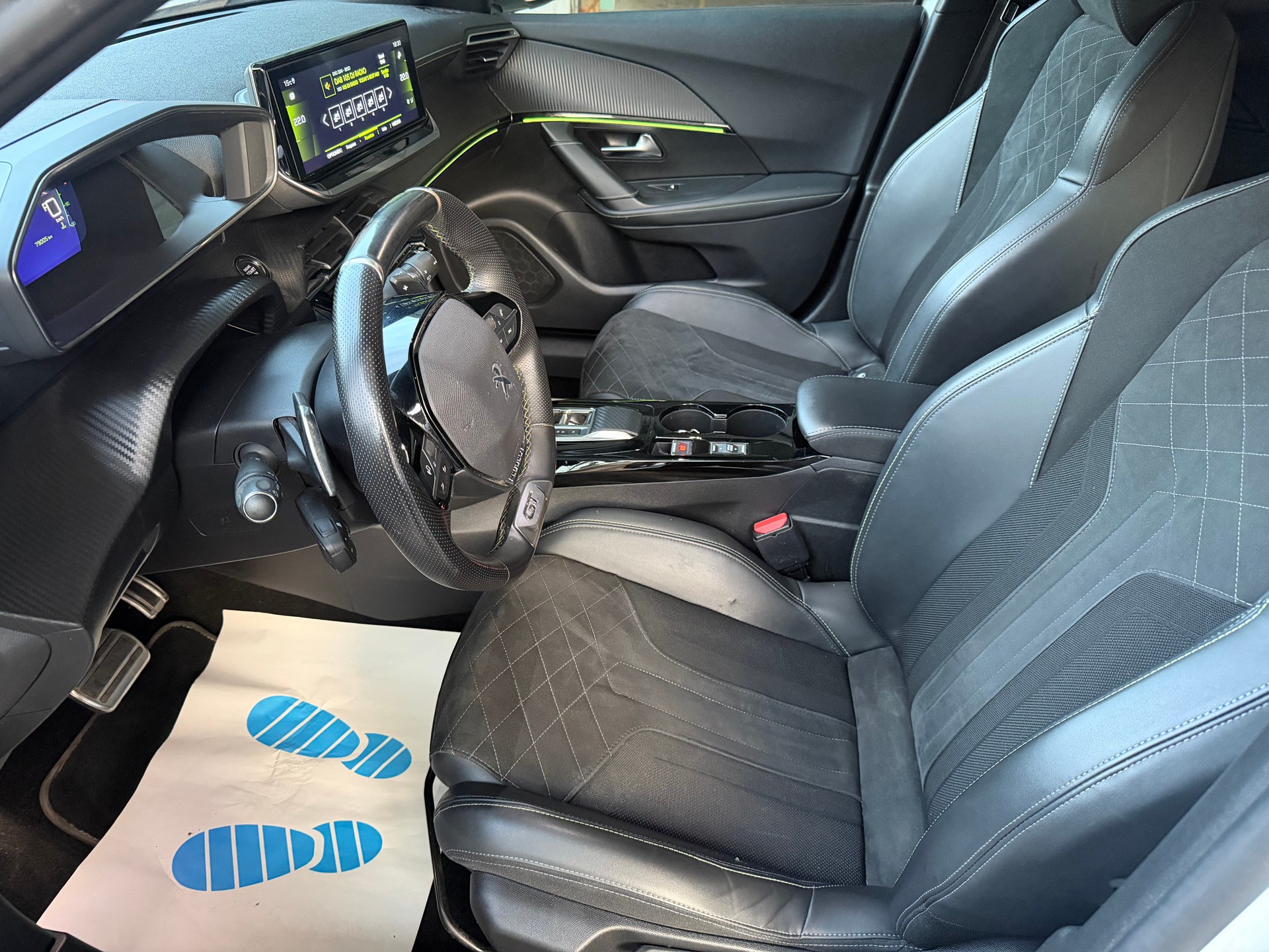 PEUGEOT 2008 1.2 PureTech GT EAT8-image-7