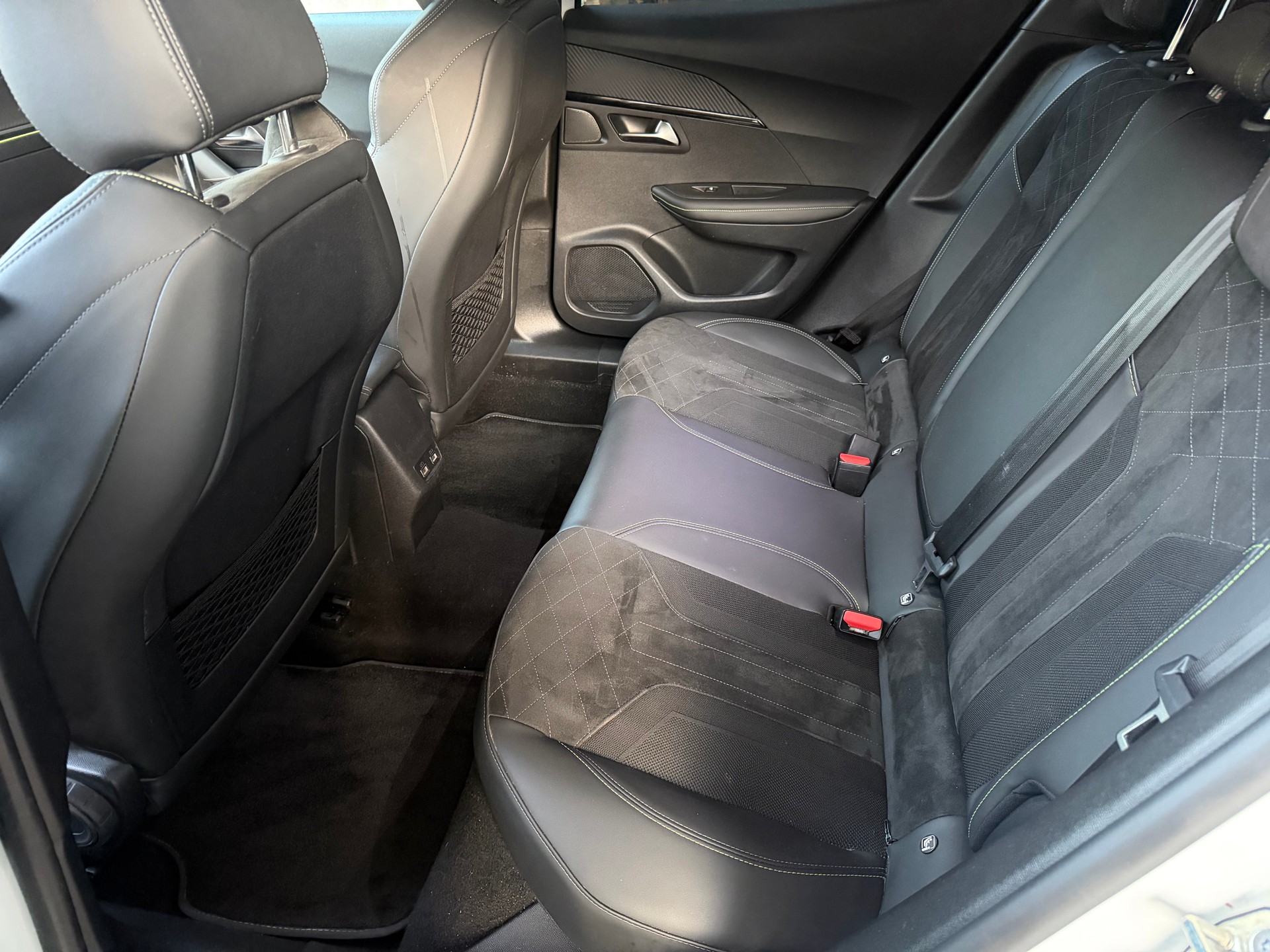 PEUGEOT 2008 1.2 PureTech GT EAT8-image-10