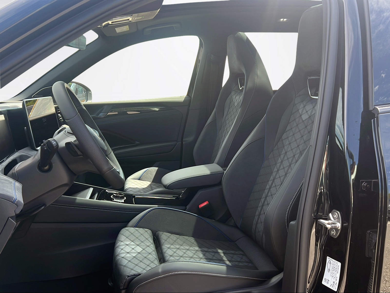 VW Tiguan R-Line 2.0TSI 265CH DSG 4Motion-image-8