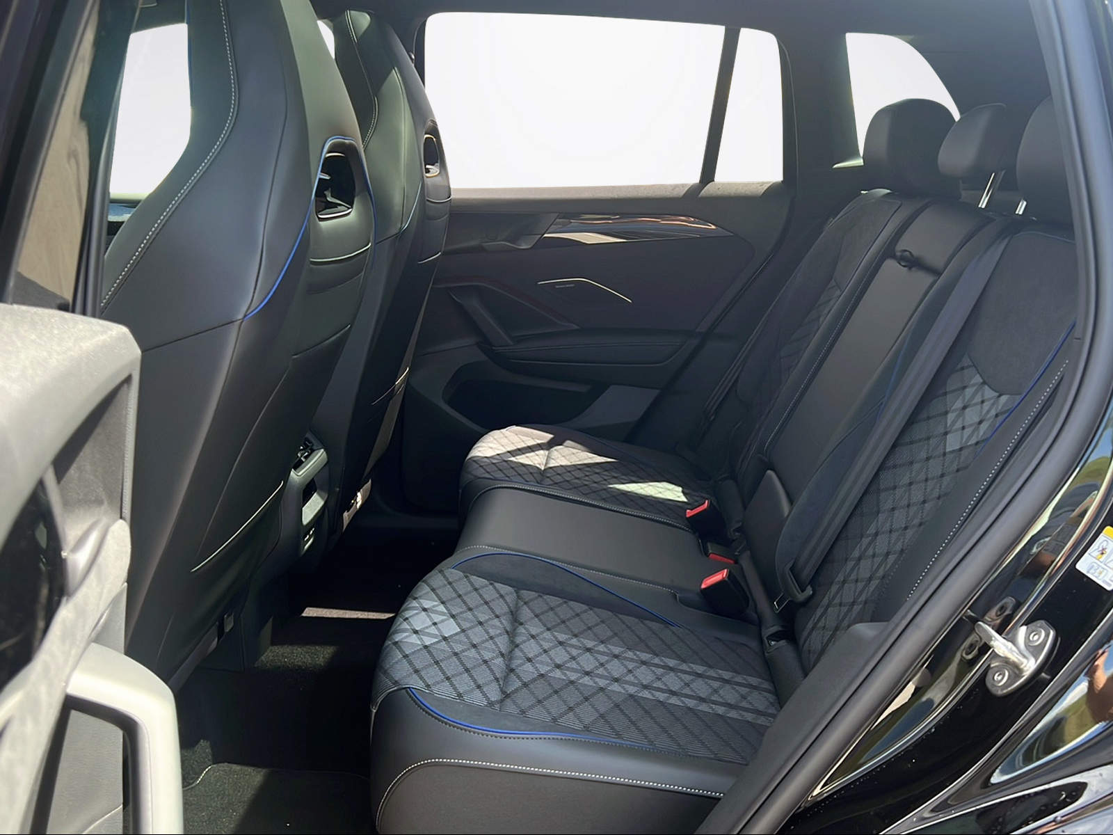 VW Tiguan R-Line 2.0TSI 265CH DSG 4Motion-image-9