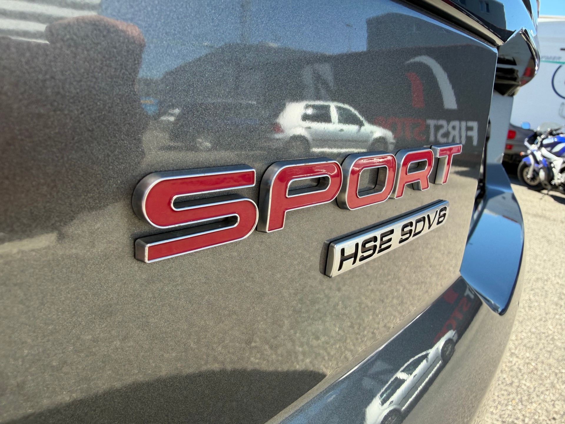 LAND ROVER Range Rover Sport 3.0 SDV6 HSE Dynamic Automatic-image-4