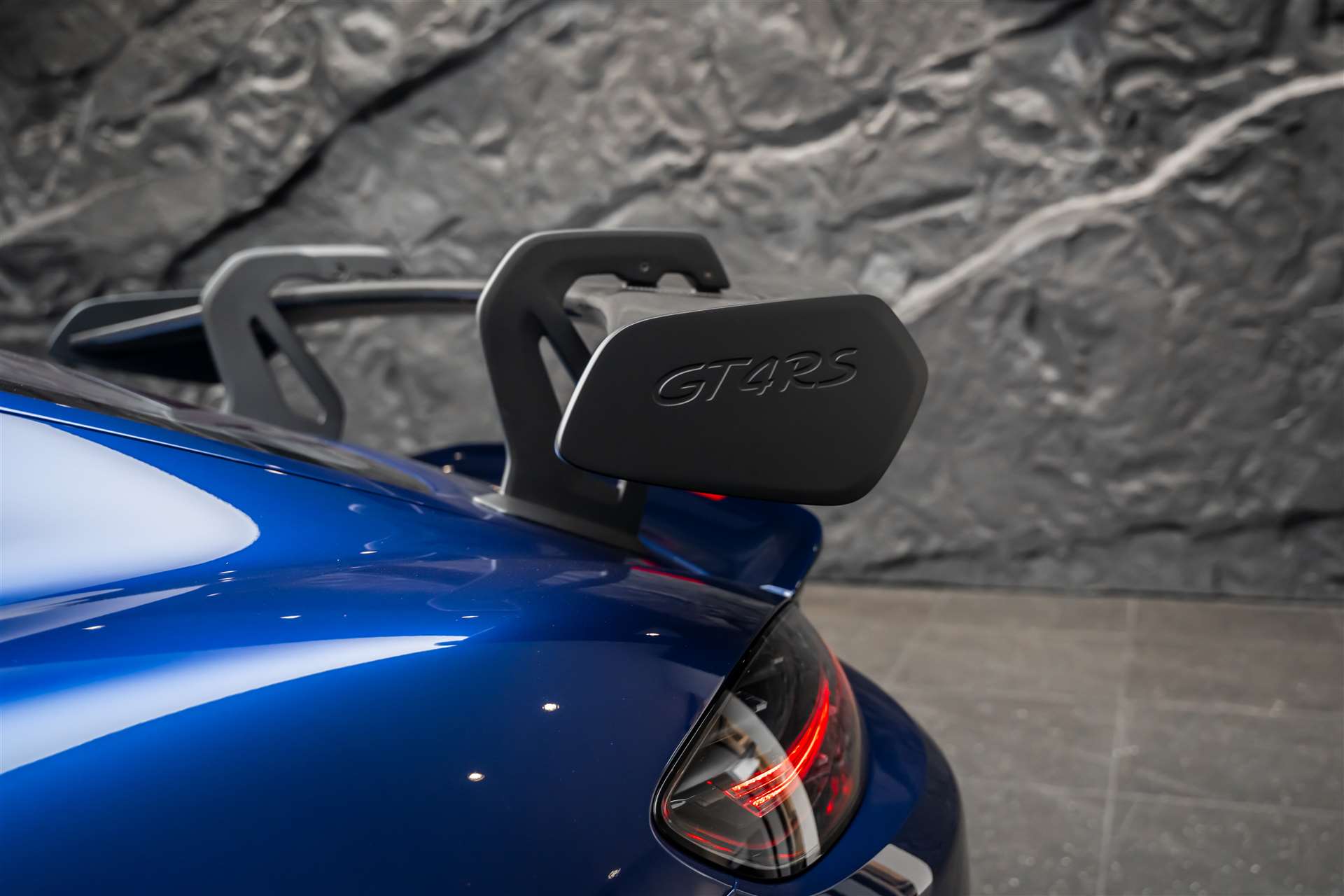 PORSCHE 718 Cayman GT4 RS PDK *Weissach* CH-Auto*-image-19