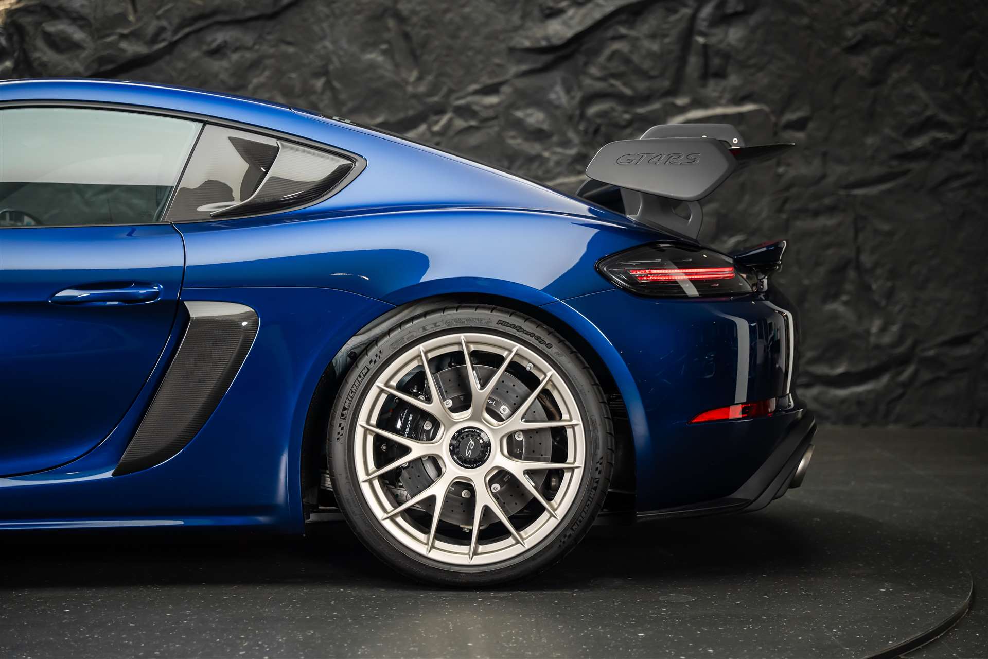 PORSCHE 718 Cayman GT4 RS PDK *Weissach* CH-Auto*-image-12