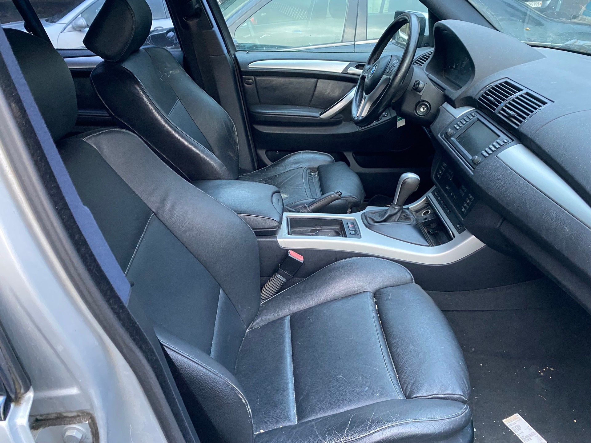 BMW X5 3.0i-image-6