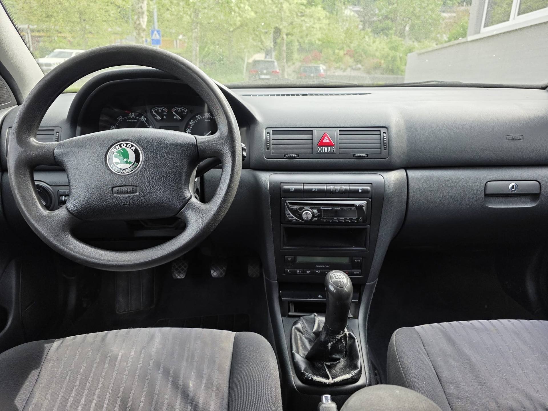 SKODA Octavia 1.8 Turbo Elegance-image-8
