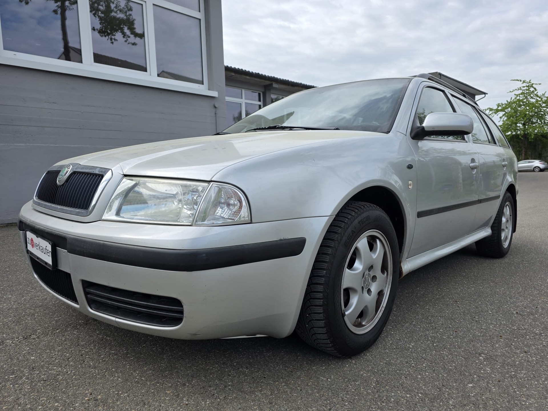 SKODA Octavia 1.8 Turbo Elegance-image-0