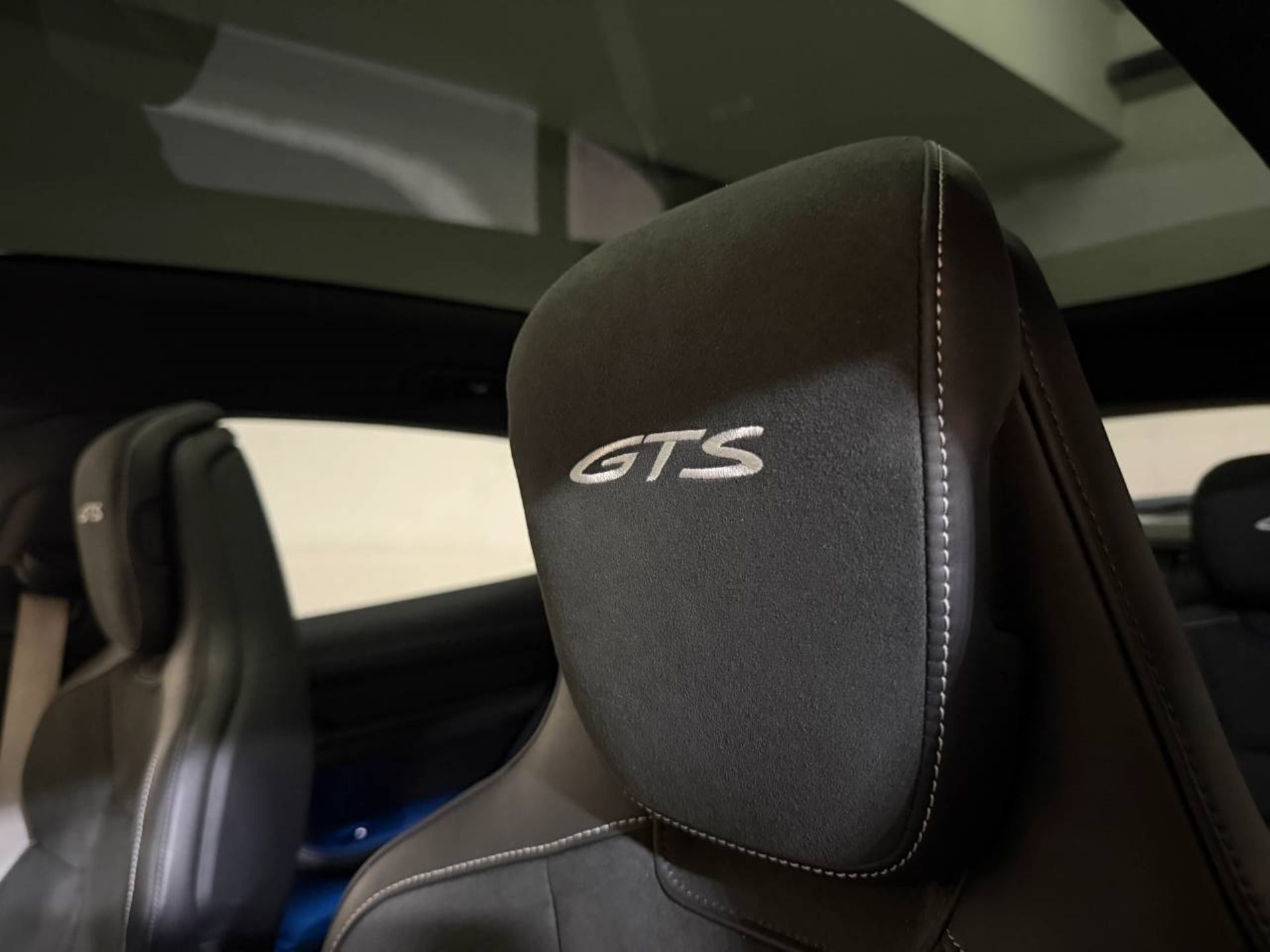 PORSCHE Taycan GTS Sport Turismo (MY23)-image-25