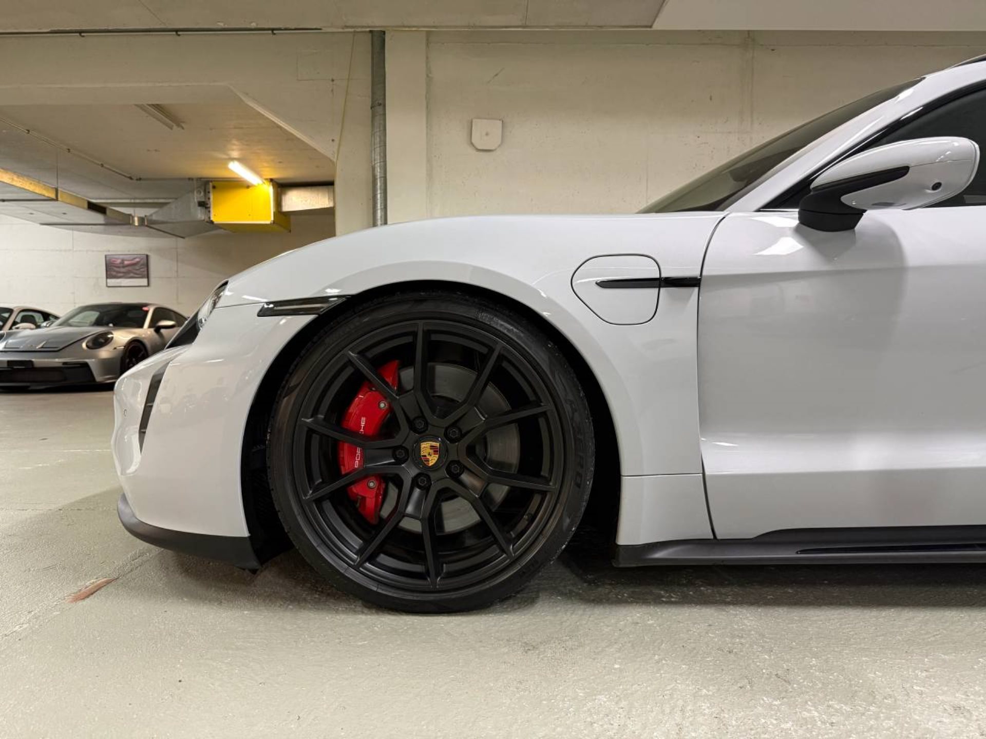 PORSCHE Taycan GTS Sport Turismo (MY23)-image-9
