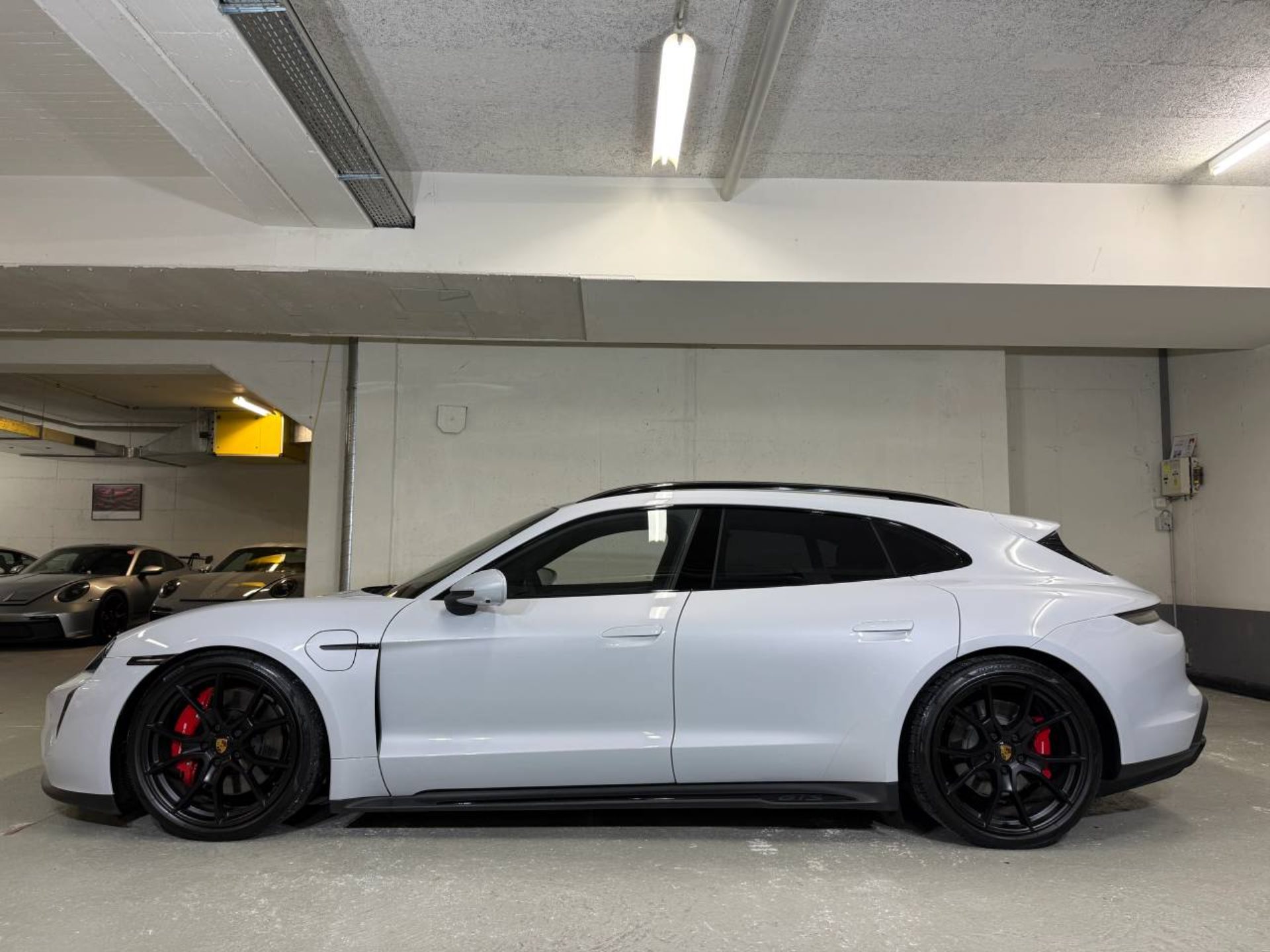 PORSCHE Taycan GTS Sport Turismo (MY23)-image-1