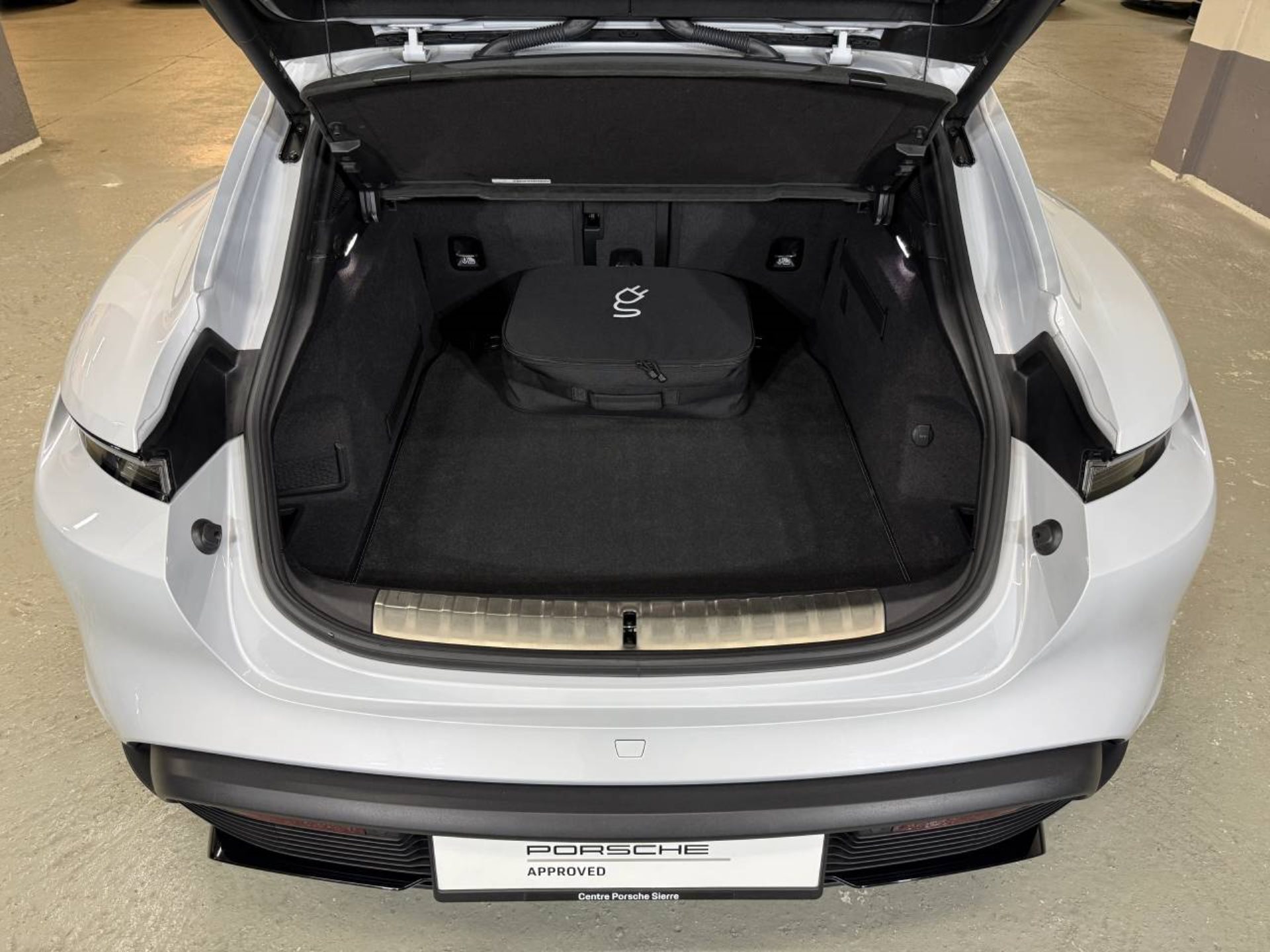 PORSCHE Taycan GTS Sport Turismo (MY23)-image-23