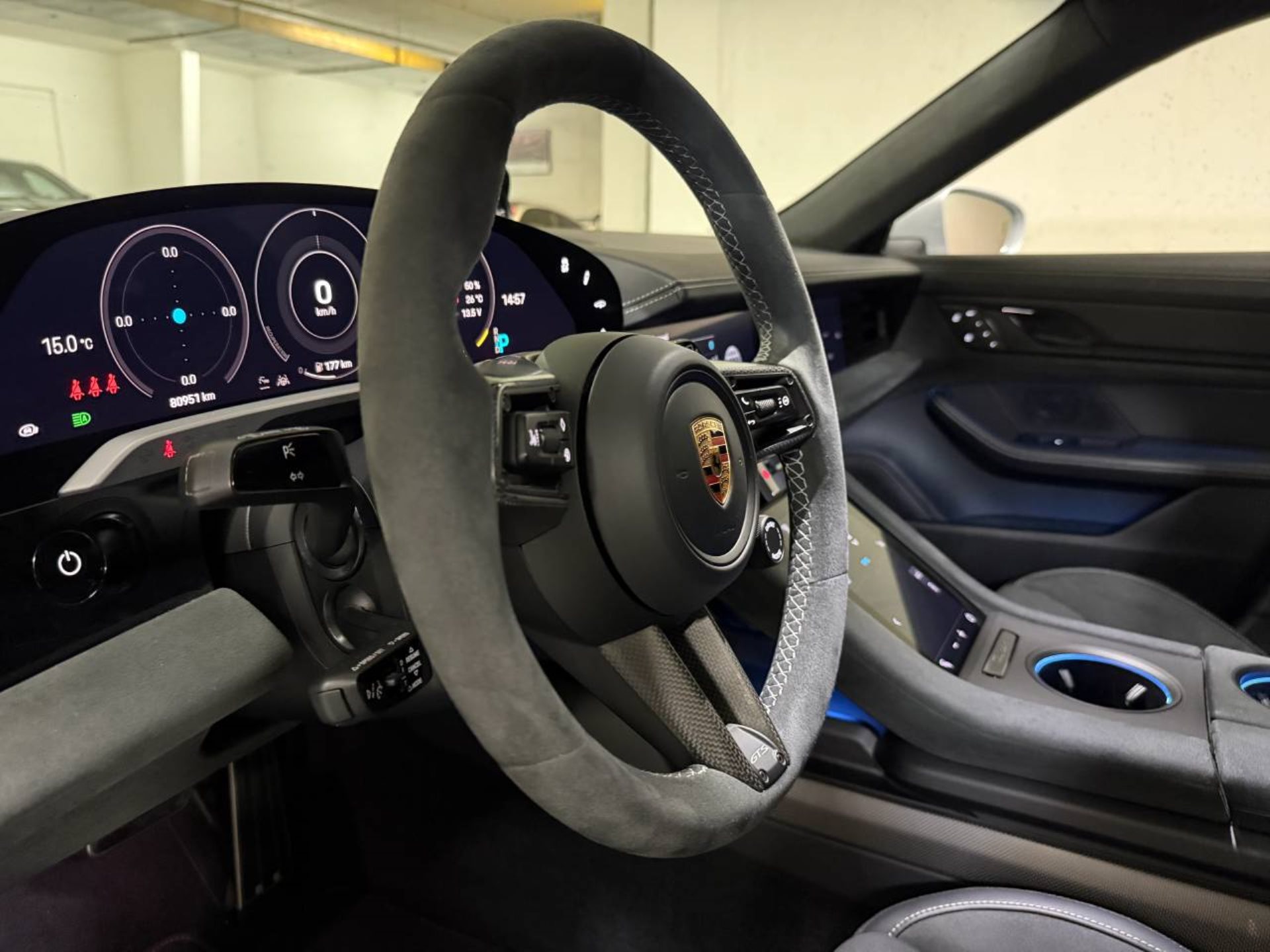 PORSCHE Taycan GTS Sport Turismo (MY23)-image-14