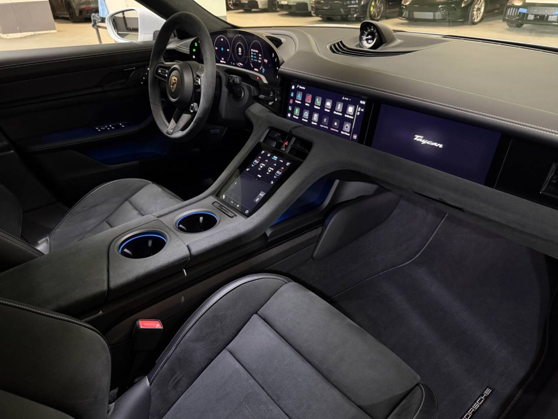 PORSCHE Taycan GTS Sport Turismo (MY23)-image-16
