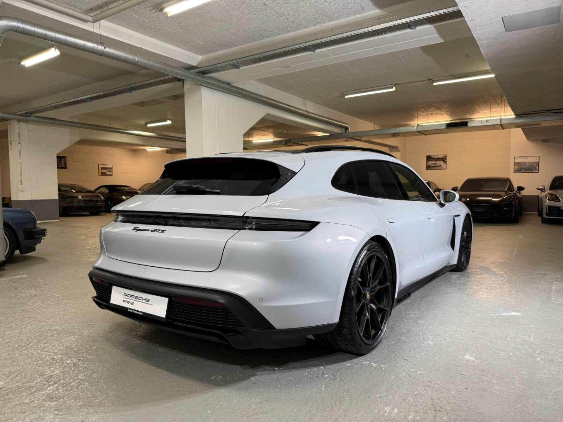 PORSCHE Taycan GTS Sport Turismo (MY23)-image-6