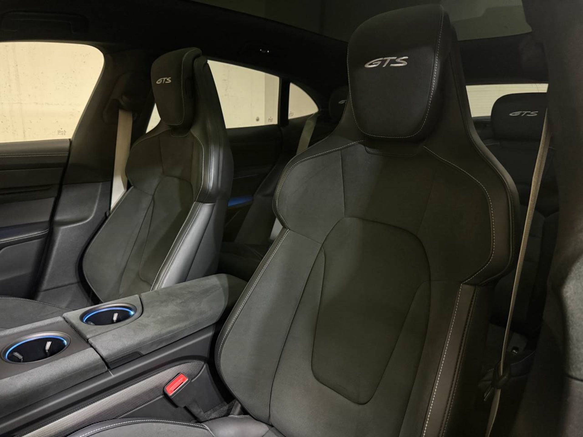 PORSCHE Taycan GTS Sport Turismo (MY23)-image-4