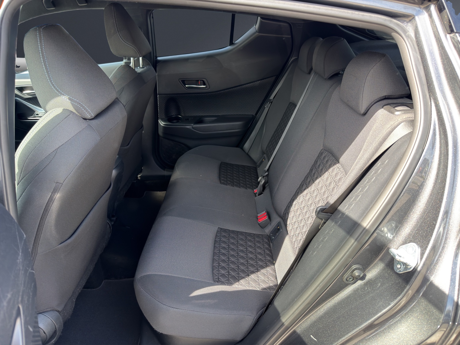 TOYOTA C-HR 2.0 HSD CVT Trend-image-10